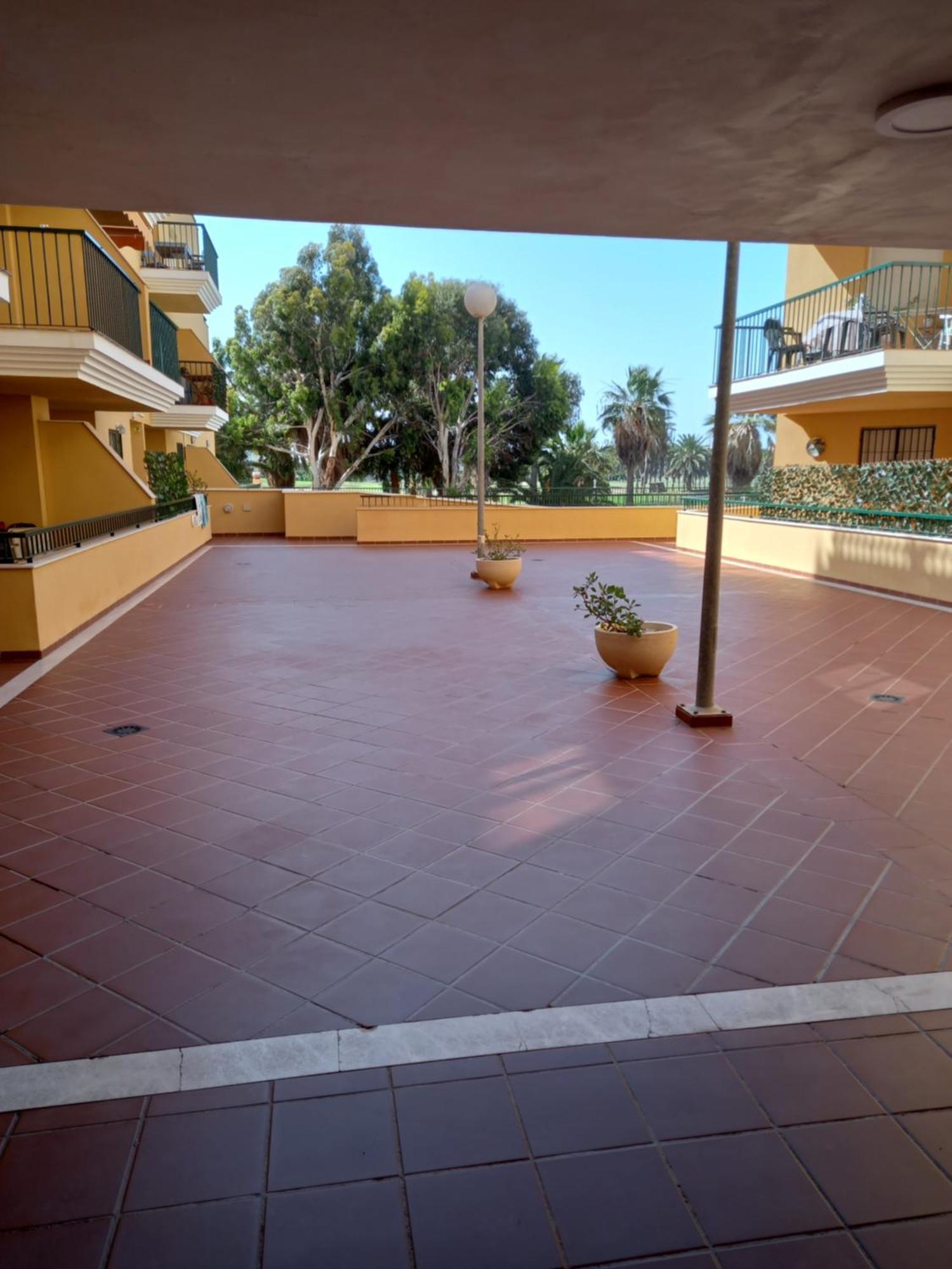 Golf Apartment *